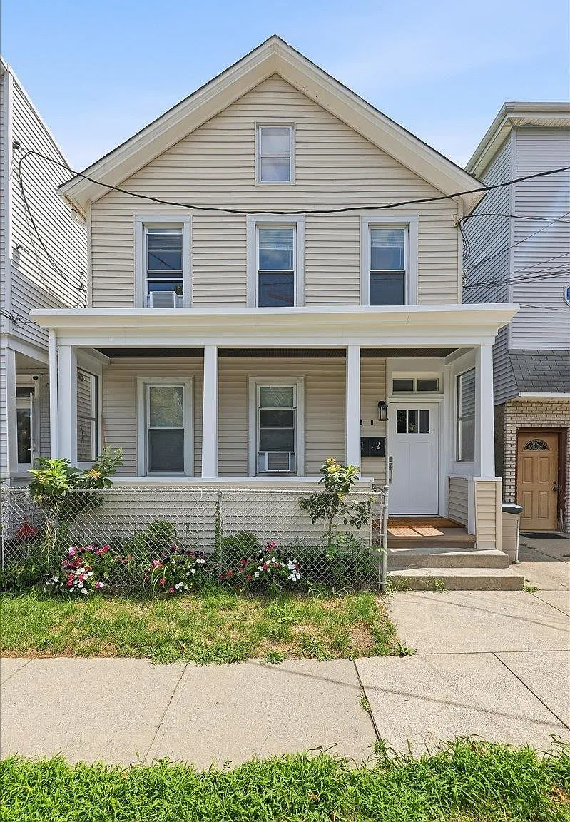 2 bed, 1.0 bath, $2,700 — Photo 1