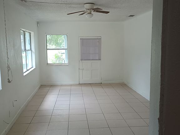 3rd image of 1563 W 32nd St