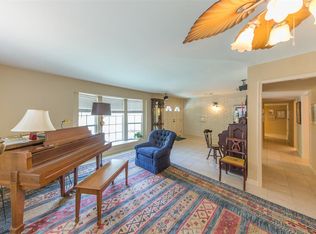 326 Pebblebrook Dr, Seabrook, TX 77586