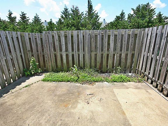 4th image of 3262 E2 Landmark St