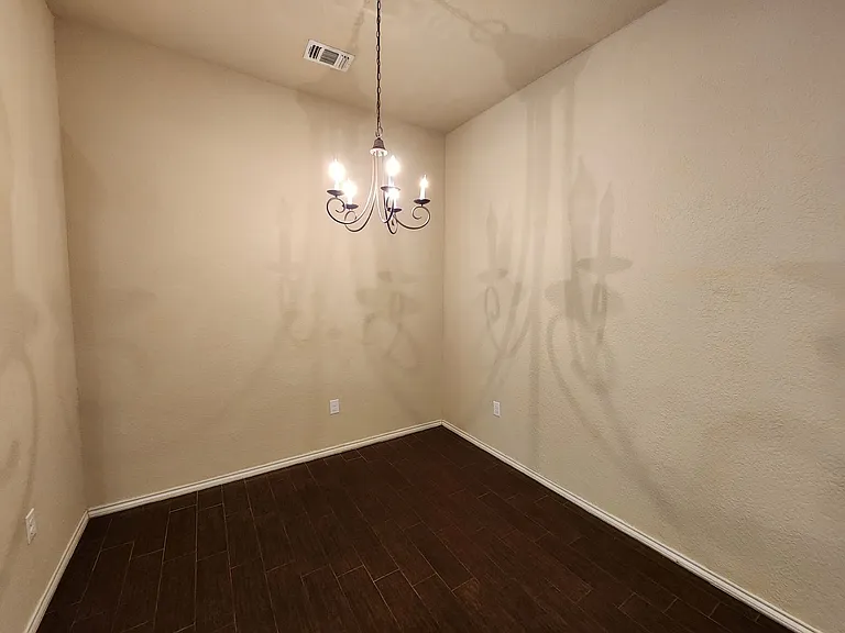 712 Creekside Cir — Photo 18