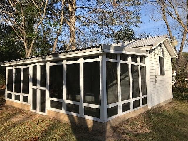 1st image of 205 N Gordon Dr