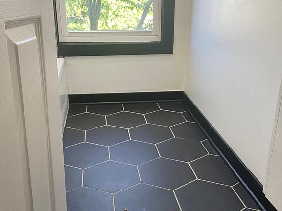 5th image of 586 Miller Ave