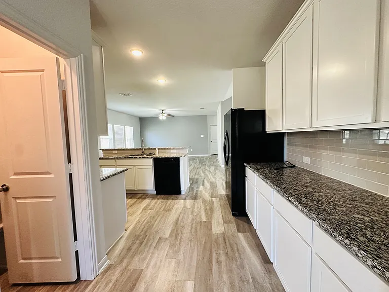 8907 Ladbroke Grv — Photo 9