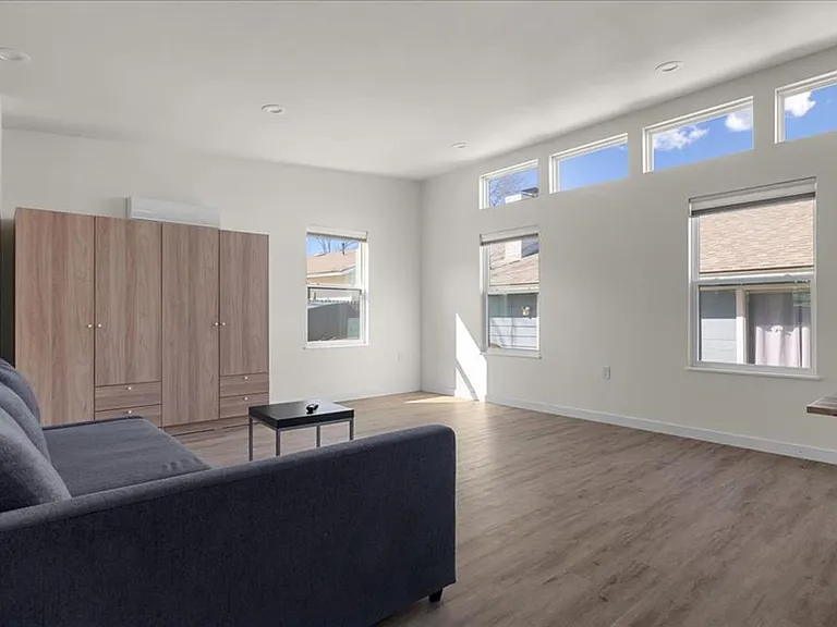 1411 Fairfield Dr — Photo 9