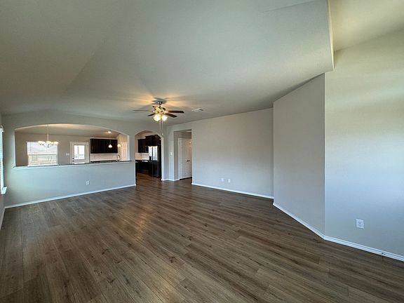 5th image of 2404 Corradino St
