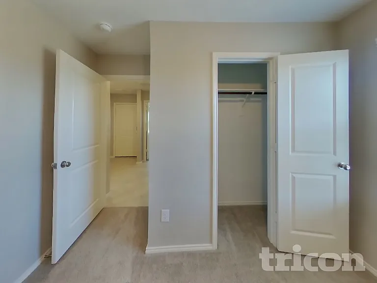 1740 Claireborne Ct — Photo 15