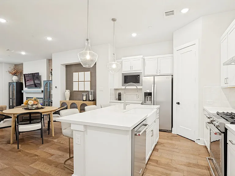 933 Heights Way — Photo 7