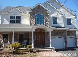4 Orchard Ter, Clark, NJ 07066