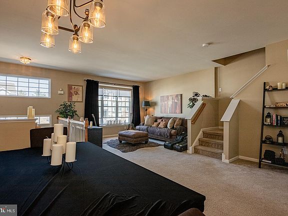 3rd image of 21 Shoreham Dr