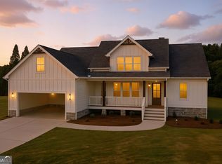 104 Bob White Dr, Calhoun, GA 30701