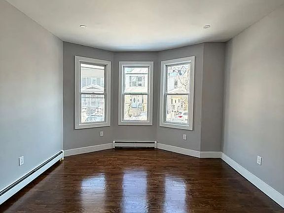 3rd image of 223 Bayview Ave #1