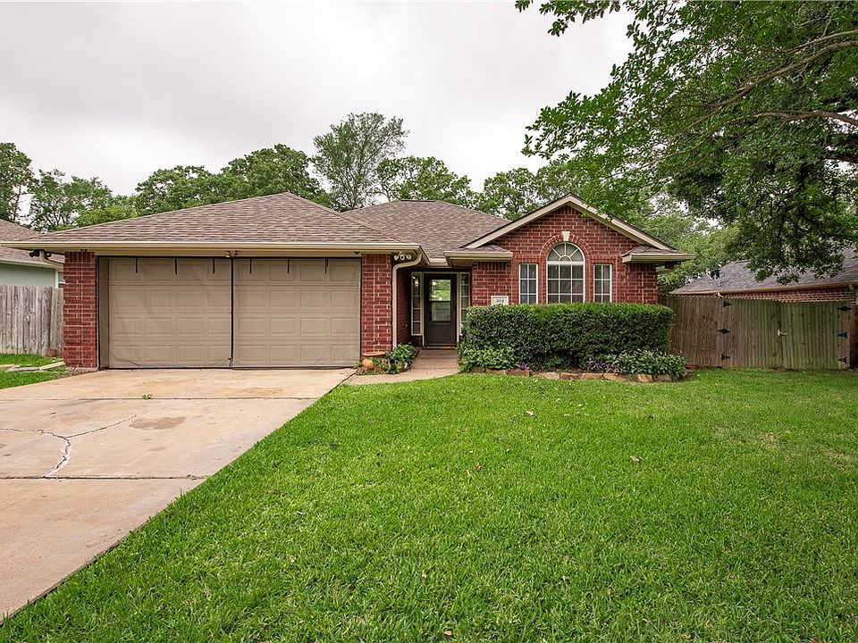 1st image of 304 Copper Falls Dr