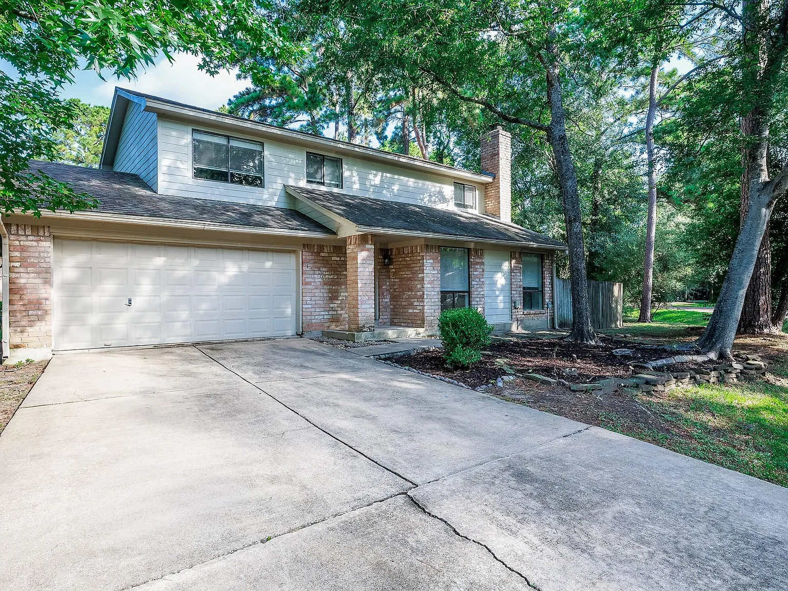 4 bed, 2.5 bath, 1978 sqft, $2,300 — Photo 2