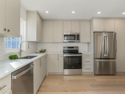 8 Edgewater Commons Lane, Westport, CT, 06880