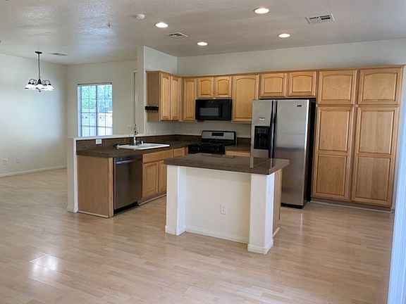 5th image of 620 White Shark Ct