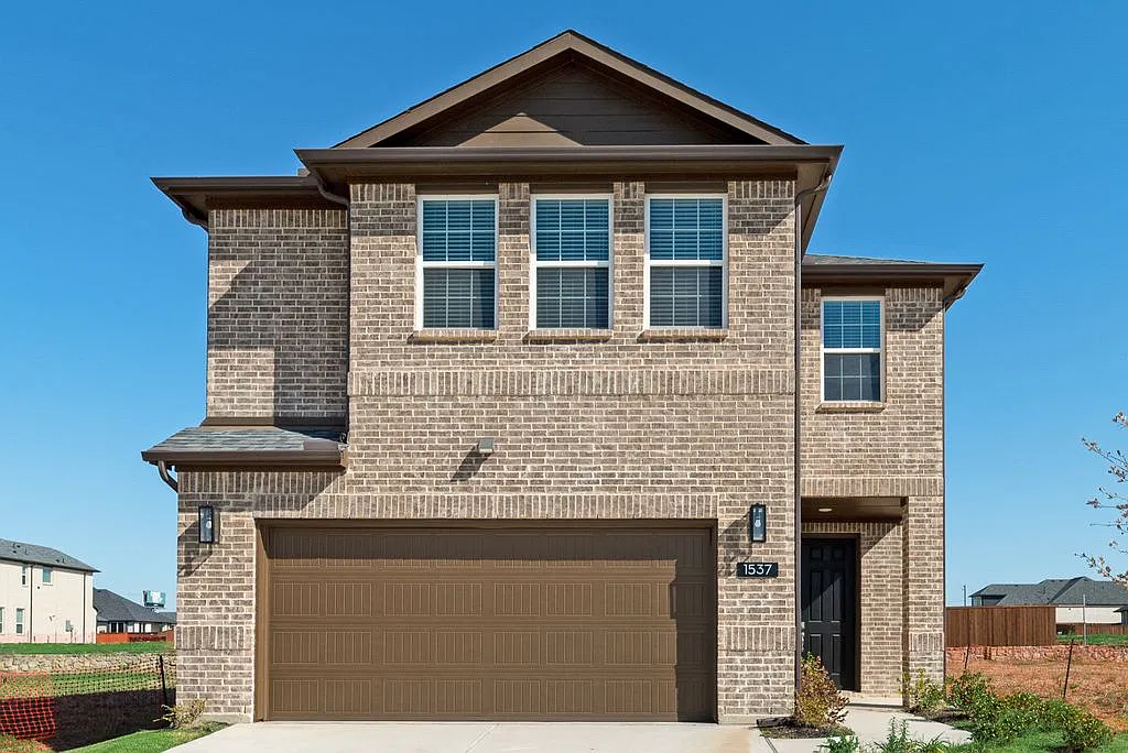 4 bed, 2032 sqft, $2,400 — Photo 1