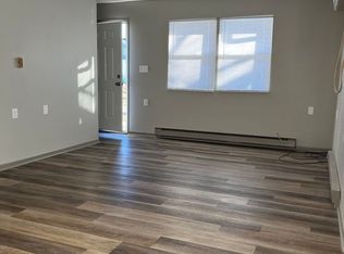 406 4th St SE #1D, State Center, IA 50247