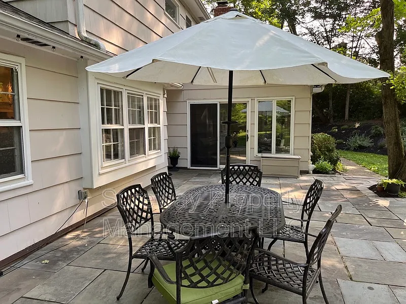 4 bed, 2.5 bath, 3200 sqft, $5,700 — Photo 4
