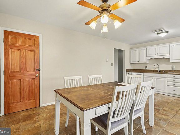 4th image of 1118 Bethlynn Dr
