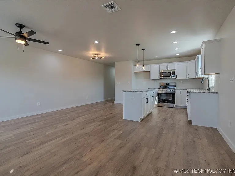 4119 W 57th St #B — Photo 5