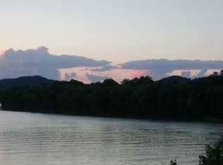 White Ln, Vanceburg, KY 41141