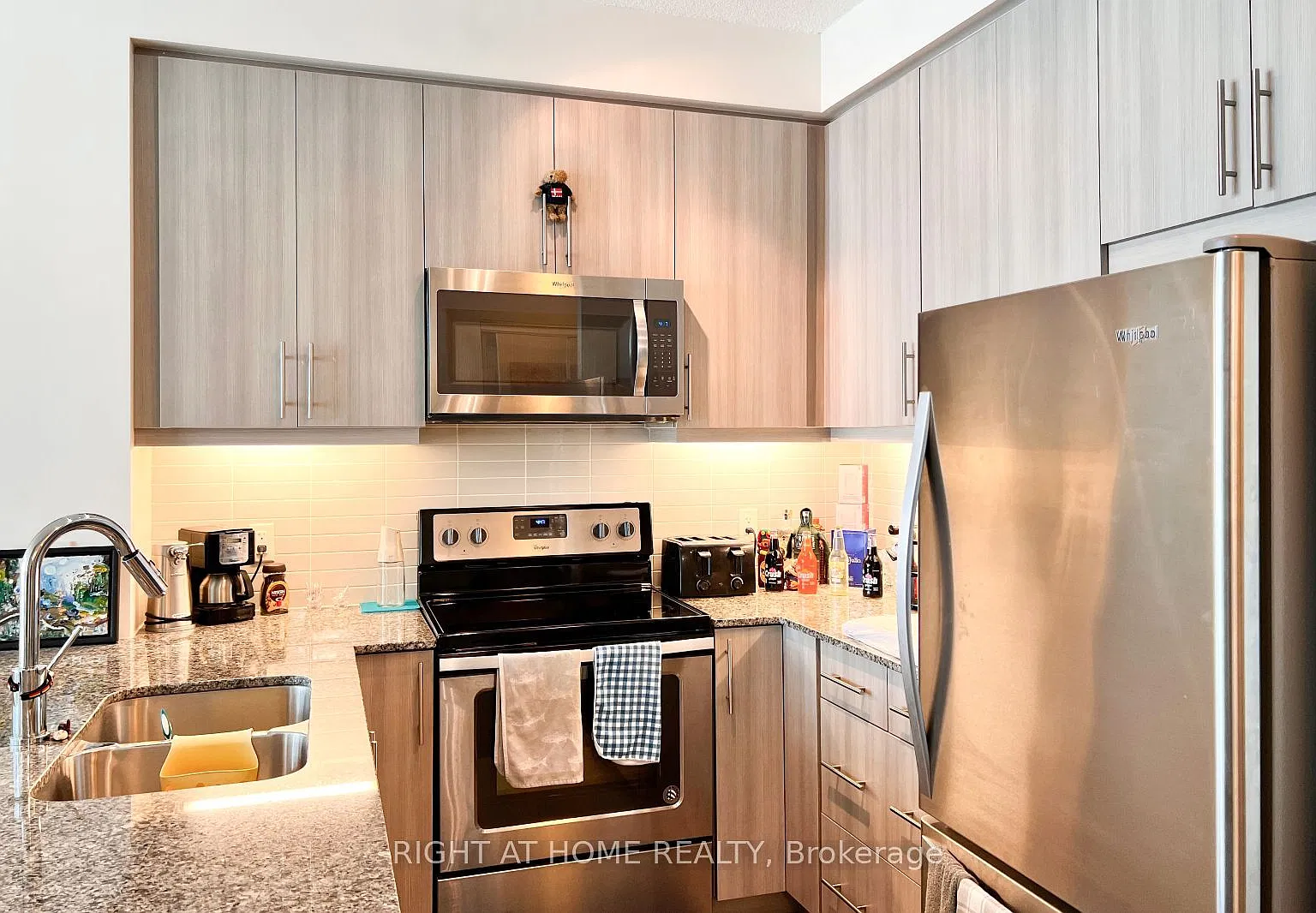 2 bed, $2,400 — Photo 4