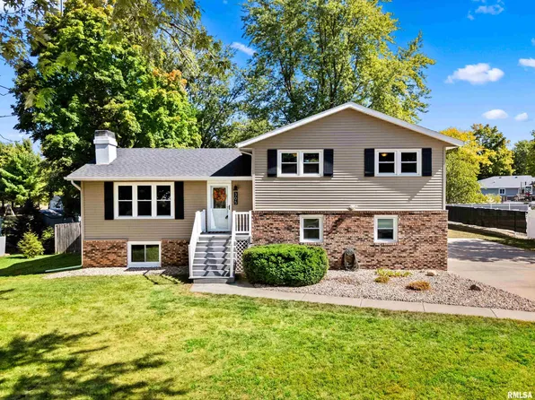 305 Arbor Vitae Dr, Metamora, IL 61548