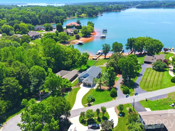 4293 Harbor Ln, Sherrills Ford, NC 28673