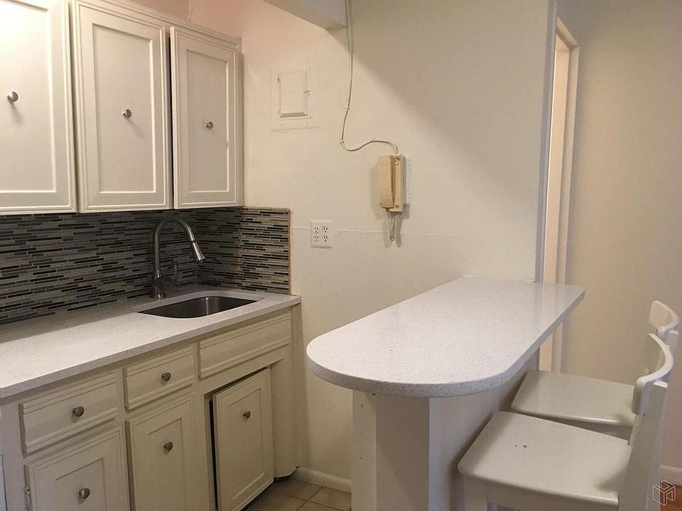 2nd image of 151 Remsen St APT 2R