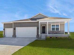 2874 Grassland Ct, Hiawatha, IA 52233