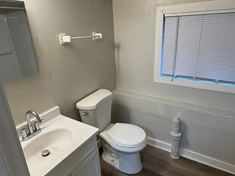 120 E Spring St — Photo 10