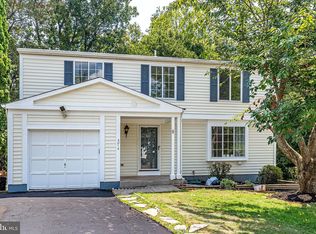 3015 Summershade Ct, Herndon, VA 20171