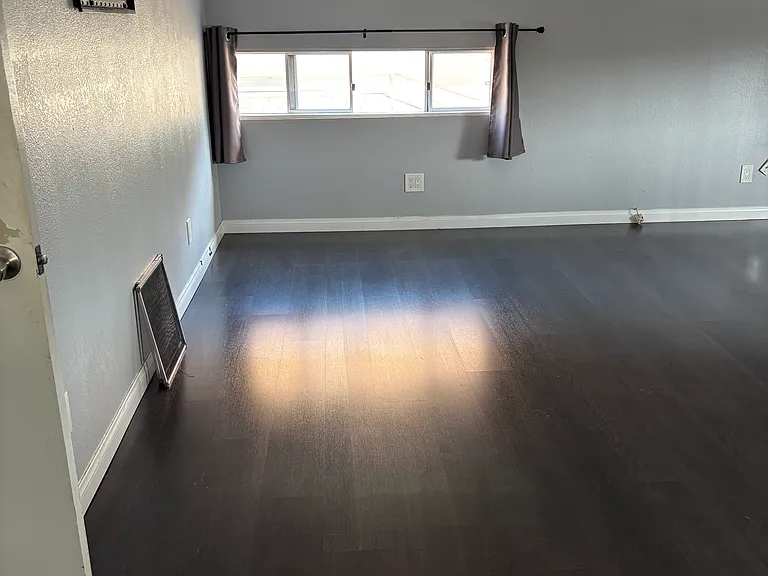 1040 Hoover Ave — Photo 13