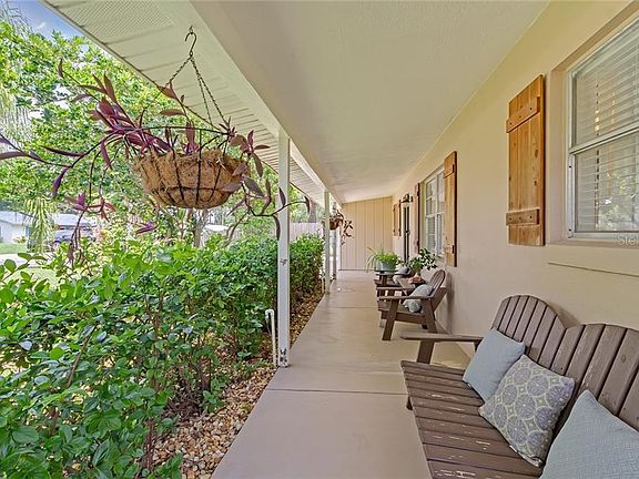 4th image of 575 Patricia Dr