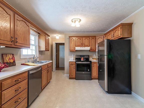 4th image of 16178 Richardson Ave