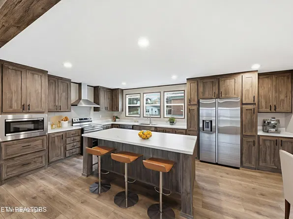 725 Siluria St, Harriman, TN 37748