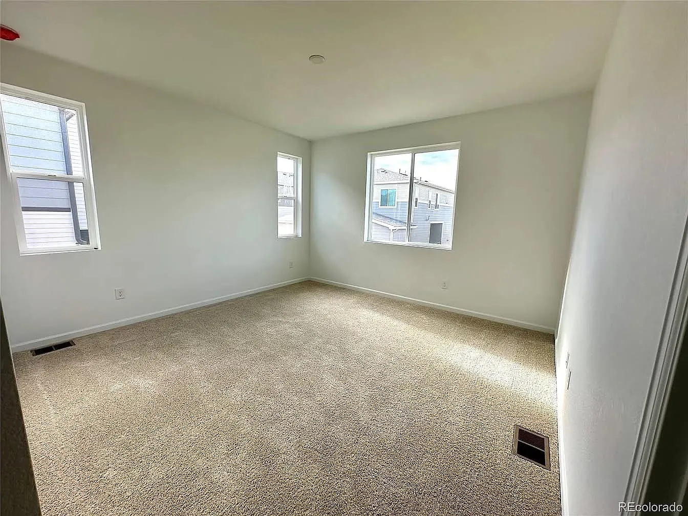 3 bed, 2.5 bath, 1438 sqft, $3,150 — Photo 4