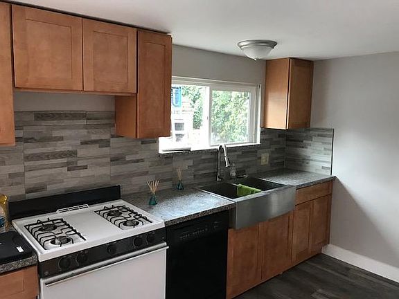 3rd image of 875 N 19th St