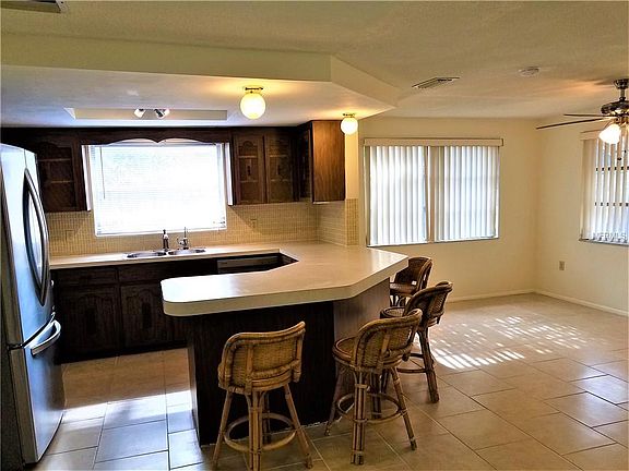 3rd image of 1141 Viking Dr