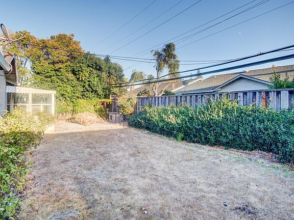 4th image of 1588 Hillsdale Ave