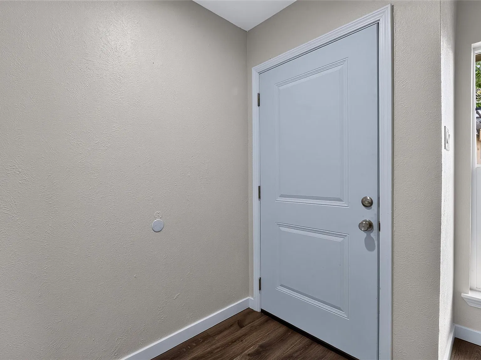 3 bed, 2.0 bath, 1588 sqft, $1,700 — Photo 2