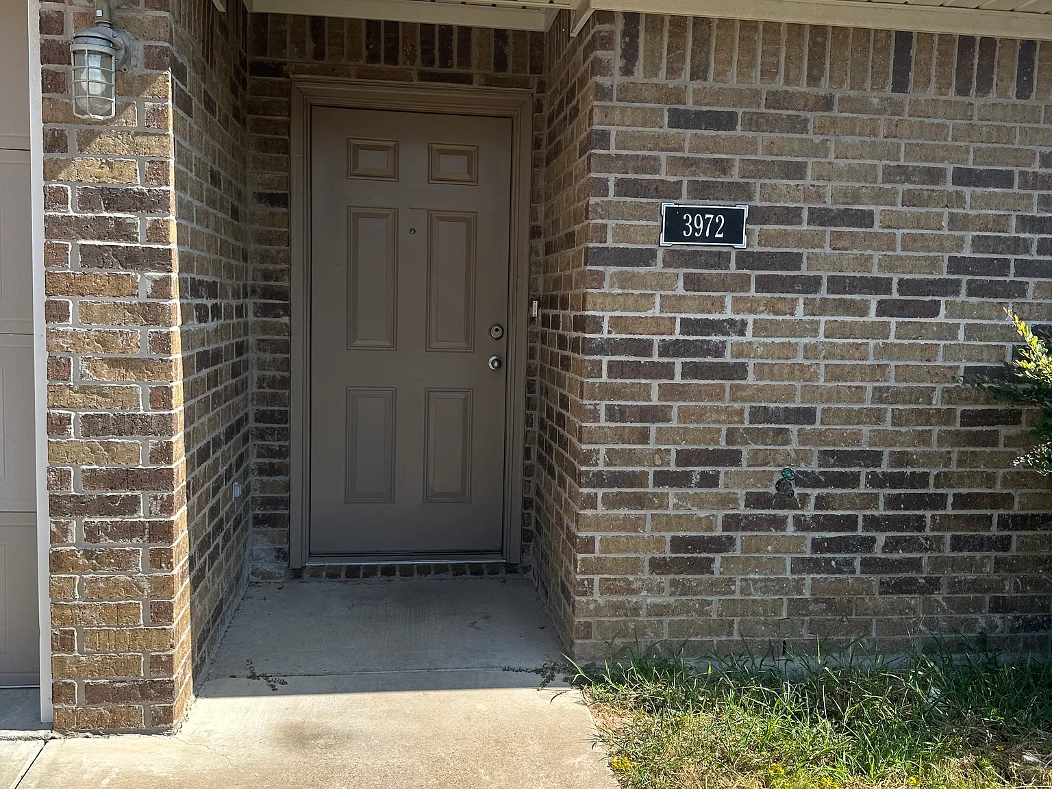3 bed, 1200 sqft, $1,650 — Photo 1