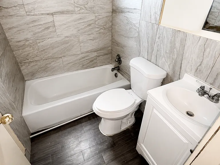325 Greenlaw Ave #14 — Photo 5