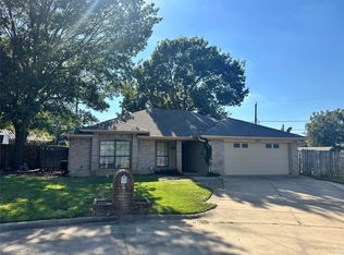 2512 Harmony Ct, Arlington, TX 76015