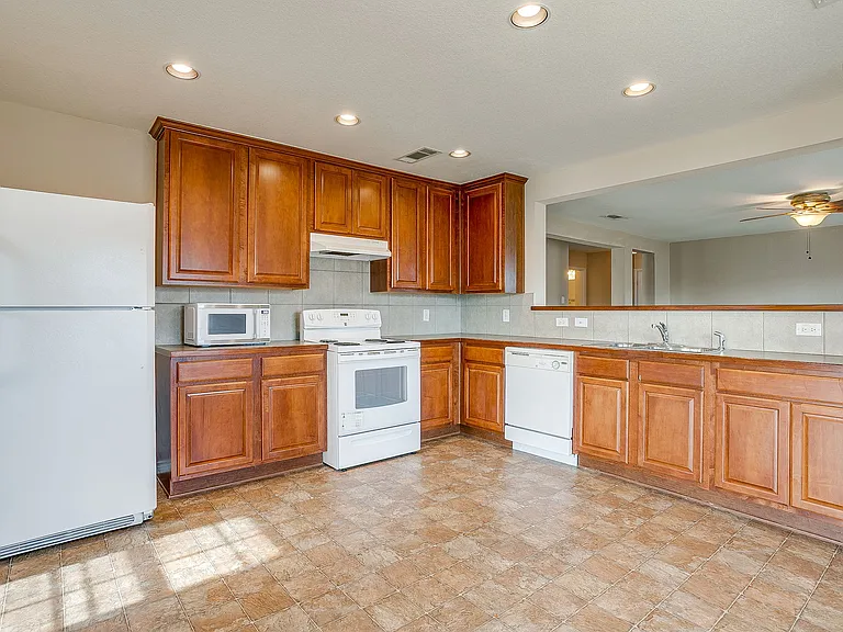 14024 Esperanza Dr — Photo 4