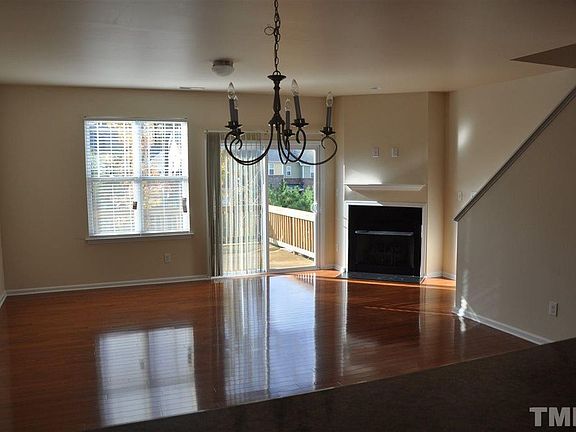 5th image of 826 Carpenter Glenn Dr
