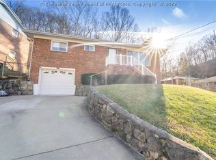 1817 Oakridge Dr, Charleston, WV 25311