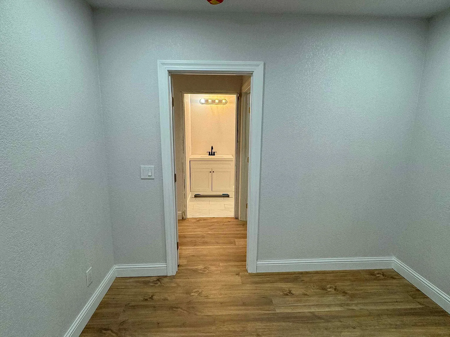 1 bed, 440 sqft, $1,600 — Photo 4