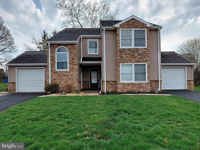 228 Spring House Ln — Photo 2